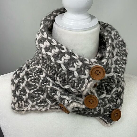 Simply Noelle Chunky Knit Scarf with Buttons Gray and White - Picture 1 of 5